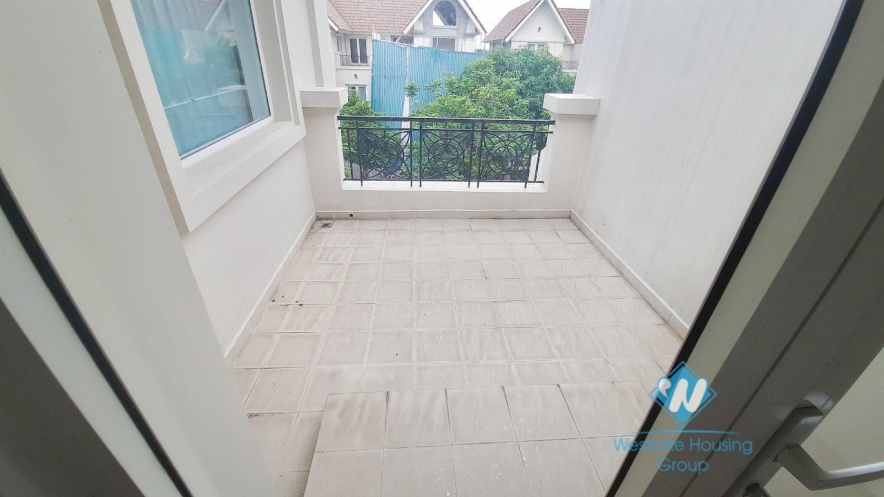 Adjacent four bedroom villas with backyard for rent in Vinhome Riverside Long Bien